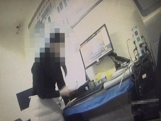 17岁少女瞒着家人坐车千里见网友,15岁女孩独自跨省见网友