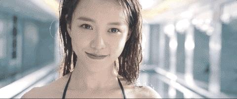 为了演戏放弃模特，但自带的“漫画腿”却让她被整个时尚圈记住了