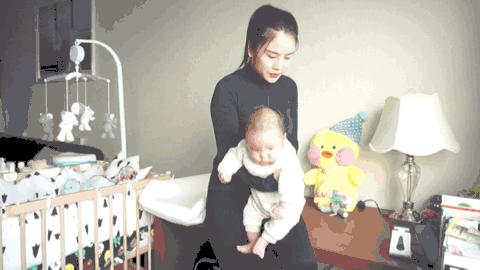 宝宝晚上胀气乱动可以安抚么,宝宝夜里胀气肚子疼