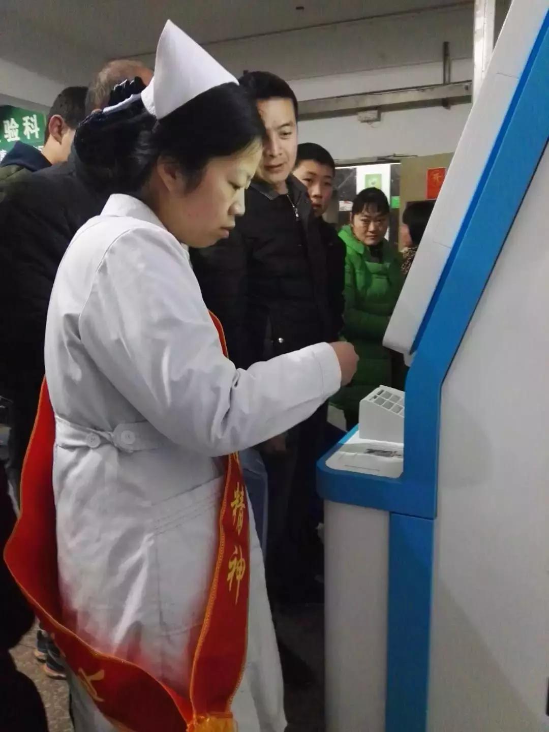 阜阳发热门诊爆满,阜阳六院2楼门诊