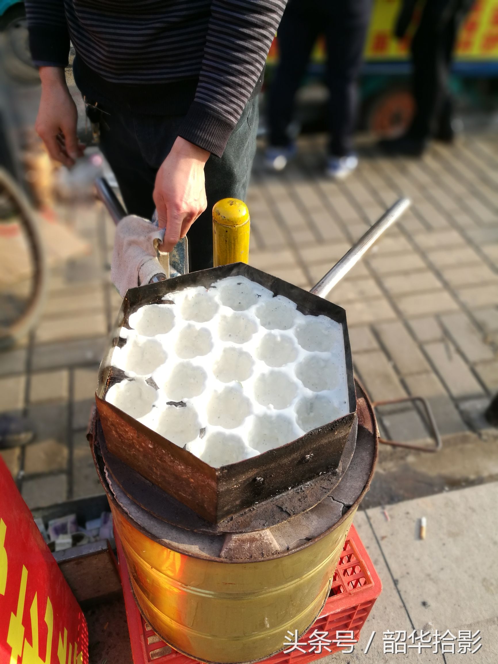 北京小吃一条街梅花糕,街边小吃梅花糕