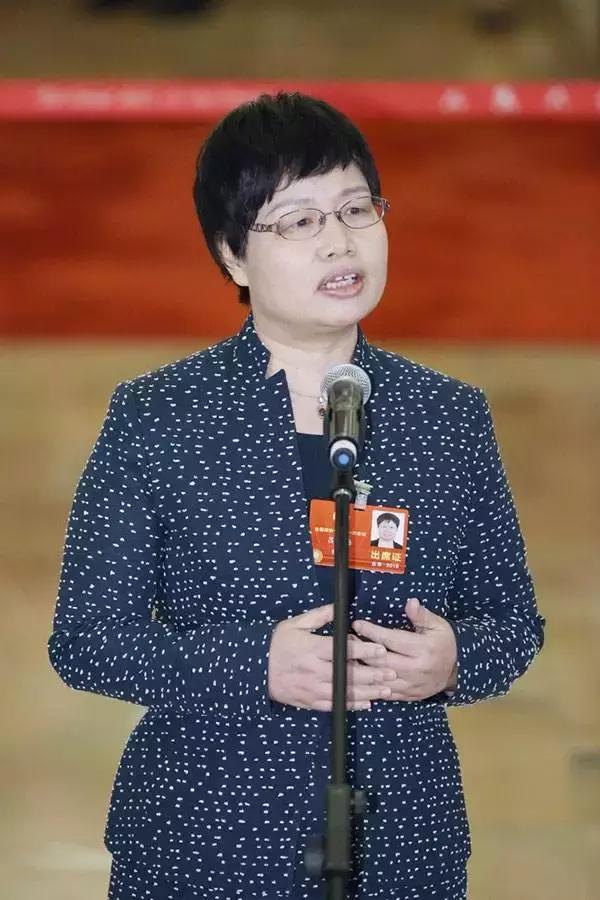 有人教手语全都跟着学，还有人说哭了...原来你是这样的委员通道