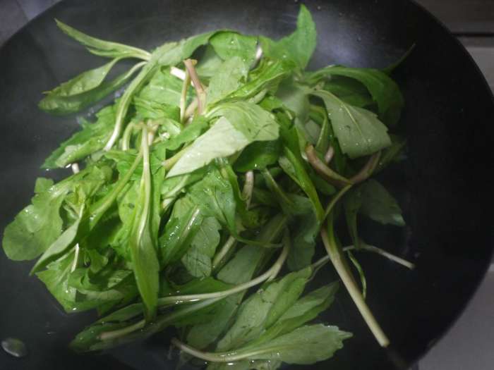 营养又美味的野菜城市几十元一斤,这种野菜比肉还贵味道特别好