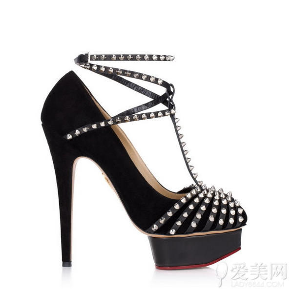 新鞋磨脚属于质量问题吗,新鞋磨脚的解决方案