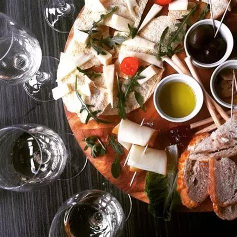 喝葡萄酒可以预防蛀牙，这个说法靠谱吗？