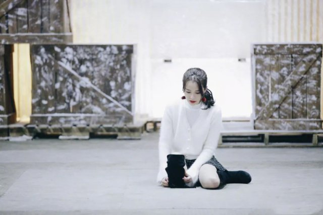 为了演戏放弃模特，但自带的“漫画腿”却让她被整个时尚圈记住了