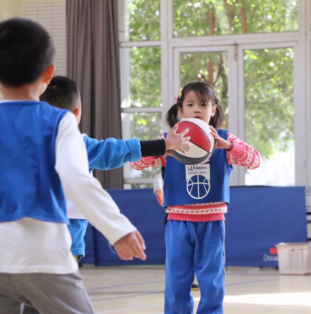 小学女生打篮球有什么好处,女孩子打篮球的好处