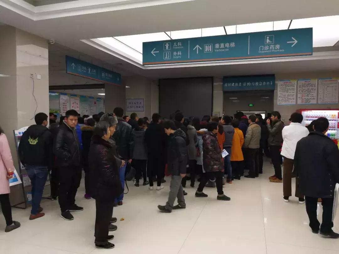 阜阳发热门诊爆满,阜阳六院2楼门诊
