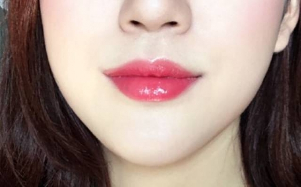 适合中年女性的口红颜色及品牌,第一次买口红买哪个好一点