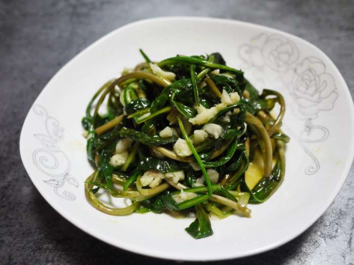 营养又美味的野菜城市几十元一斤,这种野菜比肉还贵味道特别好