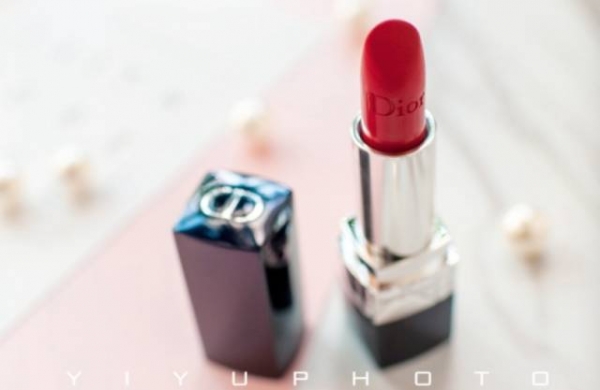 适合中年女性的口红颜色及品牌,第一次买口红买哪个好一点