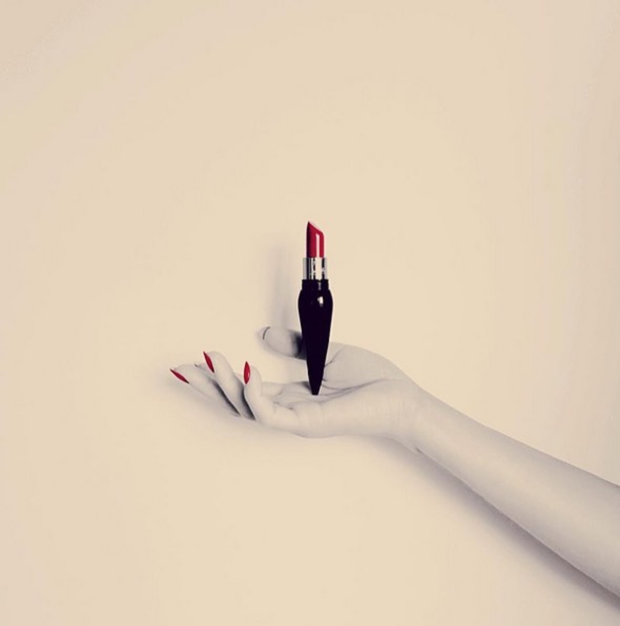 适合中年女性的口红颜色及品牌,第一次买口红买哪个好一点