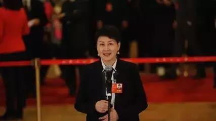 有人教手语全都跟着学，还有人说哭了...原来你是这样的委员通道