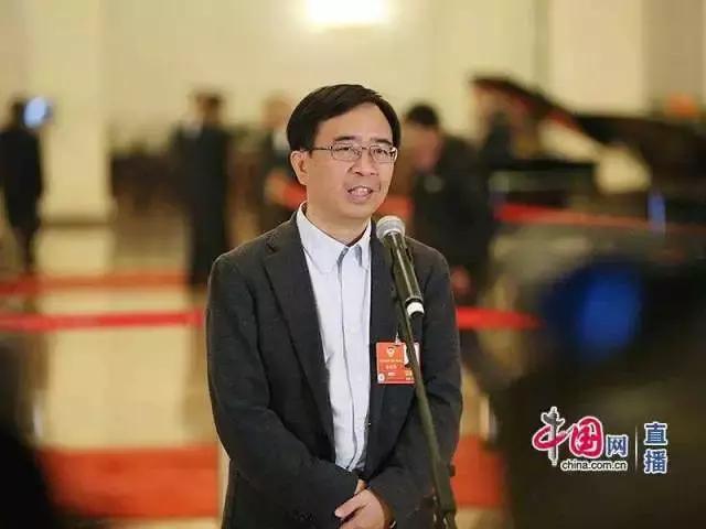 有人教手语全都跟着学，还有人说哭了...原来你是这样的委员通道