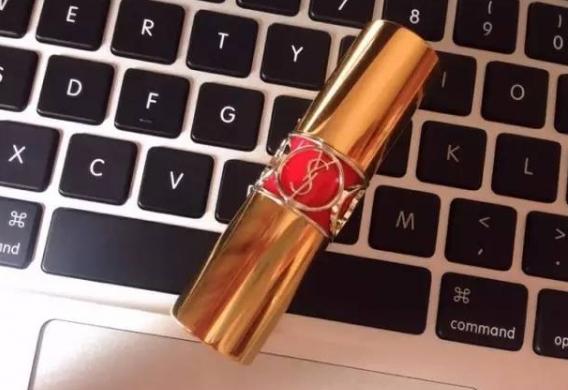 适合中年女性的口红颜色及品牌,第一次买口红买哪个好一点