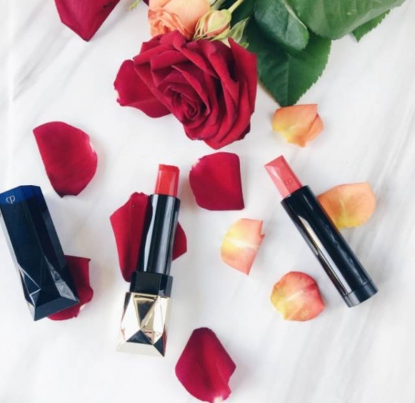 适合中年女性的口红颜色及品牌,第一次买口红买哪个好一点