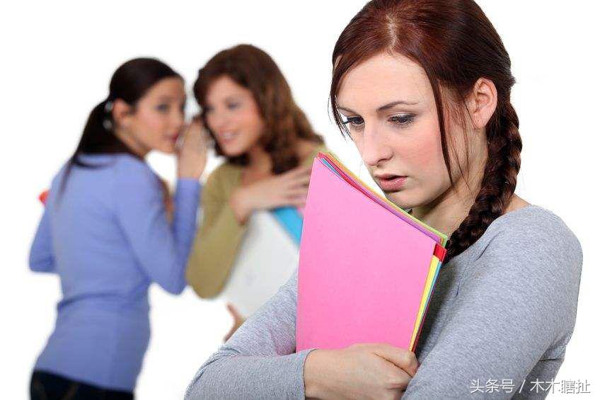 心理学喜欢讽刺挖苦别人的人,喜欢背后说别人坏话是什么心理
