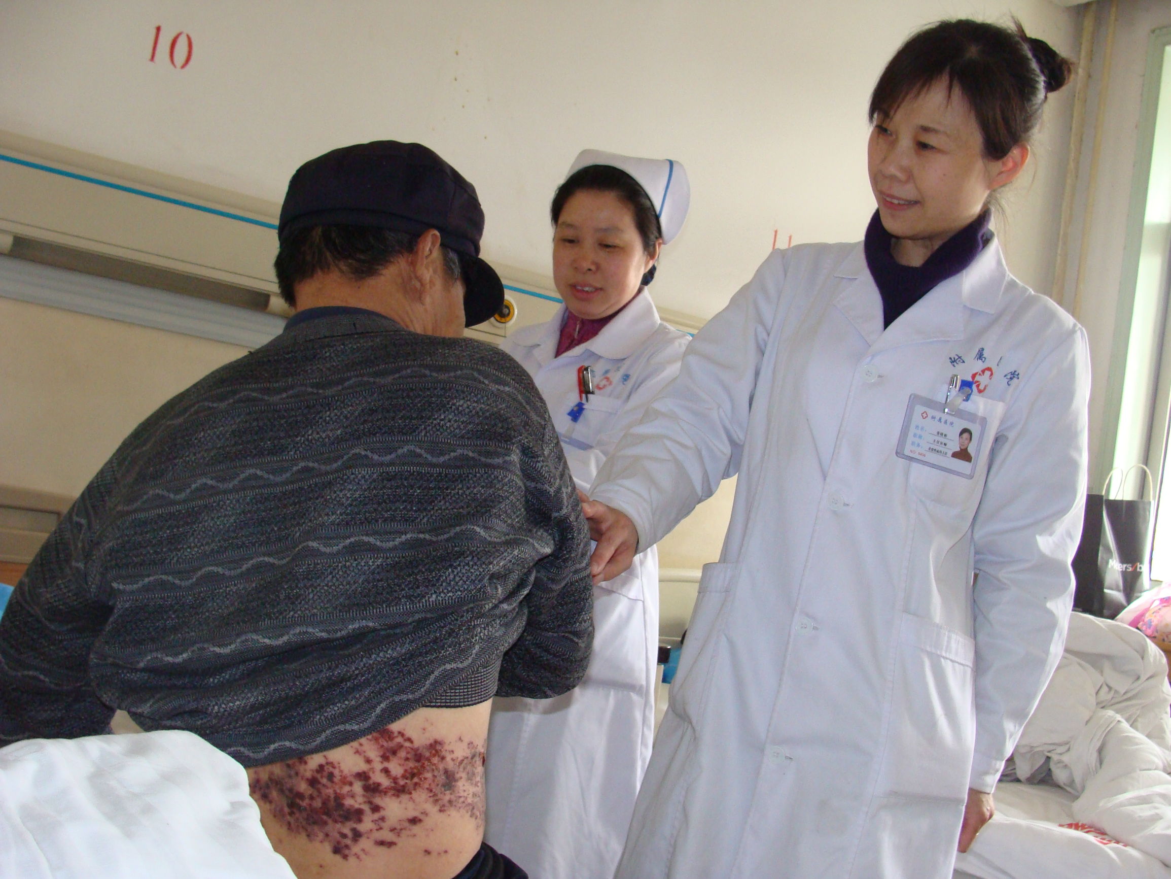 医者仁心为民解忧——记皮肤病专家、信阳市拔尖人才张晓彬