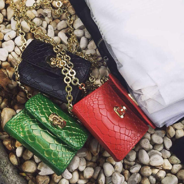 千万别漂亮衣服配Low包，品味变负分！