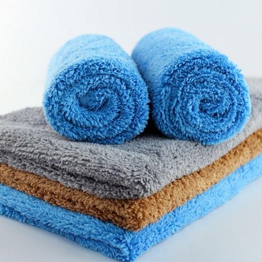 行驶在大街上俨然就是移动的风景,行驶在路上车子图片