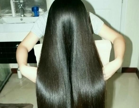 将一片“它”放洗发水里，不出10天乌黑浓密无头屑