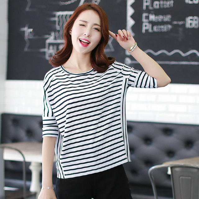 奔四女人穿衣要减龄更要显贵,奔四的女人秋季内搭