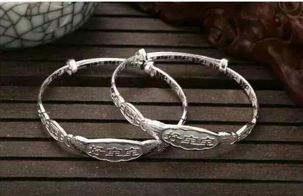 为什么戴银饰不好看,为什么人喜欢戴首饰