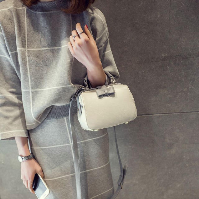 千万别漂亮衣服配Low包，品味变负分！