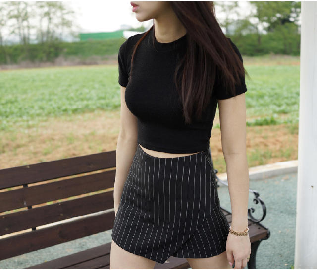 一件纯白的t恤搭配拉风的tee,白色tee怎么穿