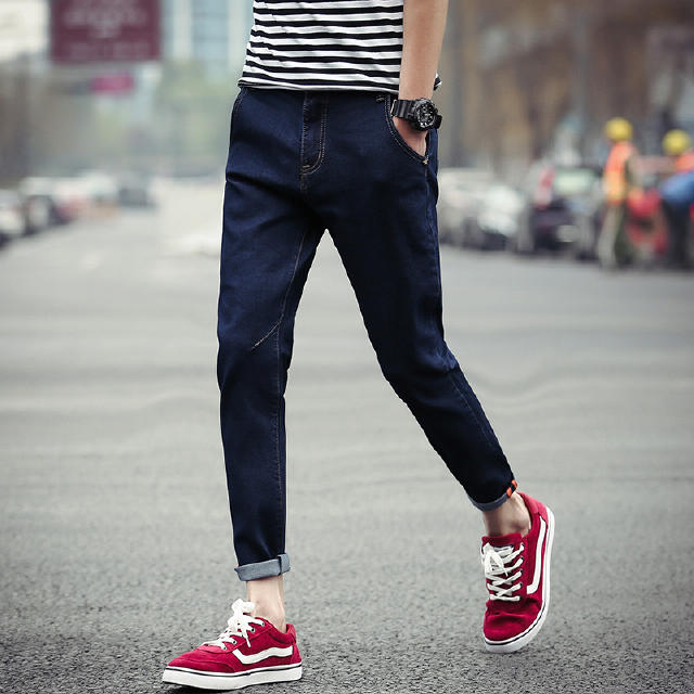 男神修身牛仔裤怎么搭配,男神修身牛仔裤搭配