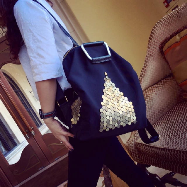 双肩包时尚潮流的,时尚款双肩包