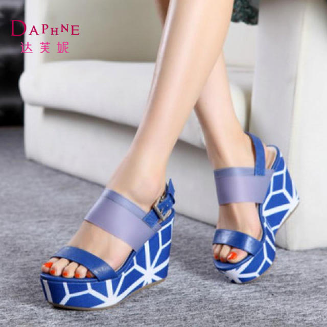 夏日必备时髦鞋履,春夏鞋履系列一览女士减龄