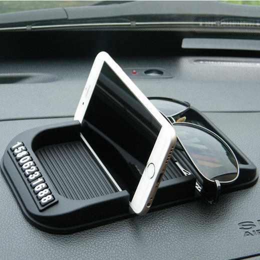 行驶在大街上俨然就是移动的风景,行驶在路上车子图片