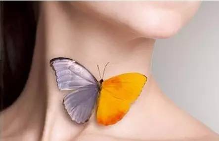 喉咙那个小疙瘩叫什么,喉咙有肿块是什么情况