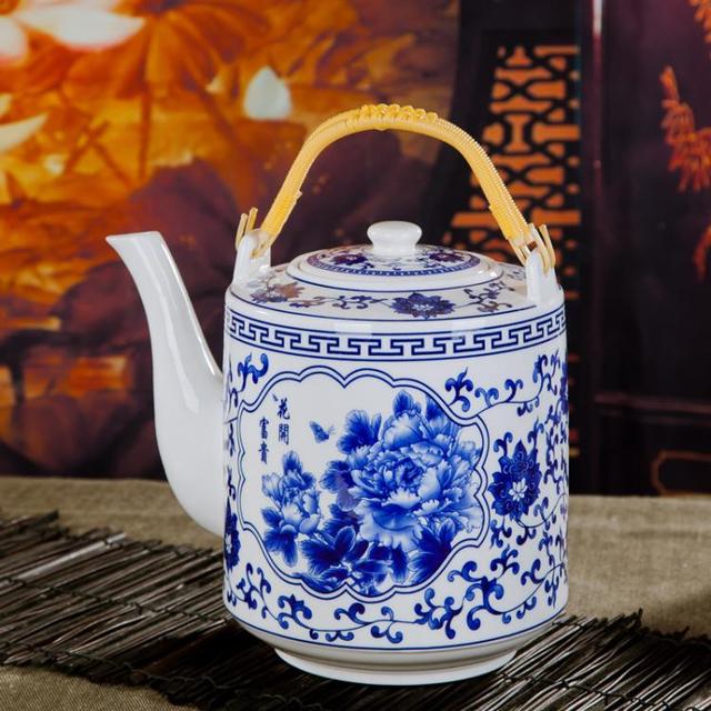 优雅的小茶壶,很精致的茶壶