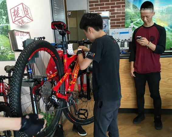 男子20万买到上亿古董,男子花18万买茅台