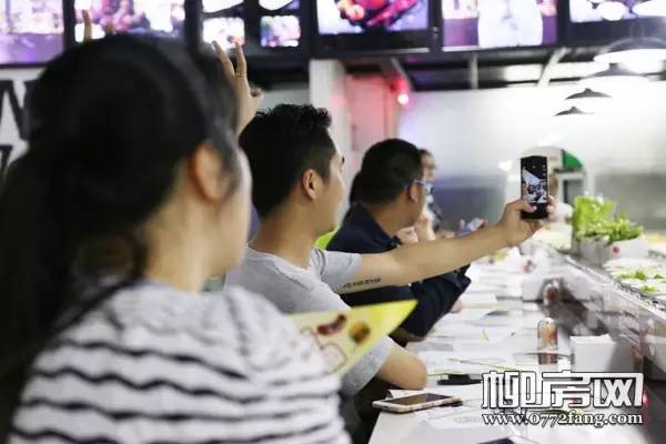 商铺赏味东街第五弹:南北通吃的美味尚捞港式小火锅