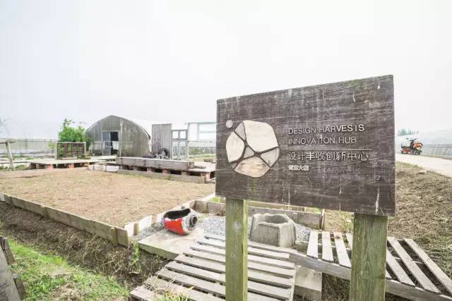 暂时逃离全是回忆的城市,暂时逃离城市的喧嚣和纷扰