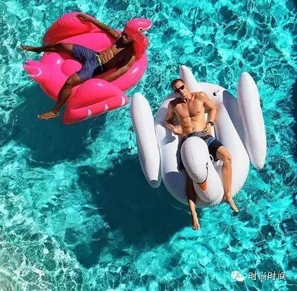 泳池趴想抢镜？没块像样的防水表怎么hold得住全场！