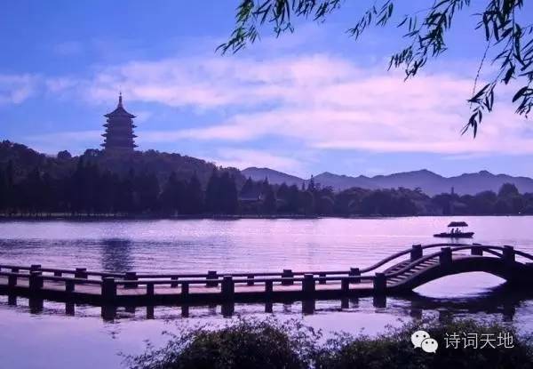 一山一水皆有情一草一木都是诗,一山一水皆美景一草一木皆有情