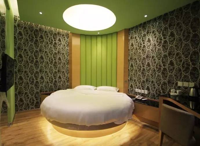 在青岛对你爱爱爱不完,却没想到你竟然是这种店!