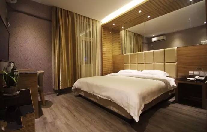 在青岛对你爱爱爱不完,却没想到你竟然是这种店!