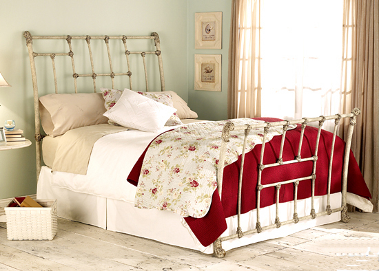 轻奢风格卧室铁艺床,铁艺床卧室现代设计风
