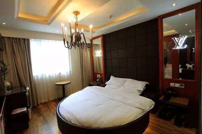 在青岛对你爱爱爱不完，却没想到你竟然是这种店！