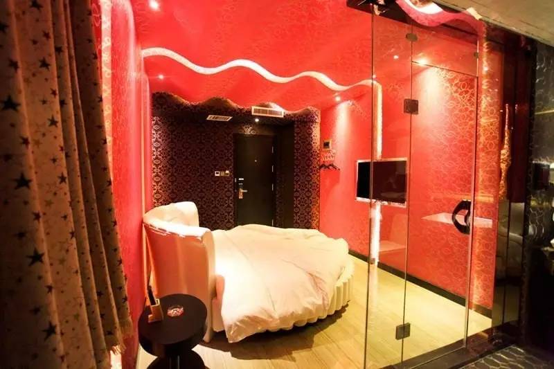 在青岛对你爱爱爱不完,却没想到你竟然是这种店!