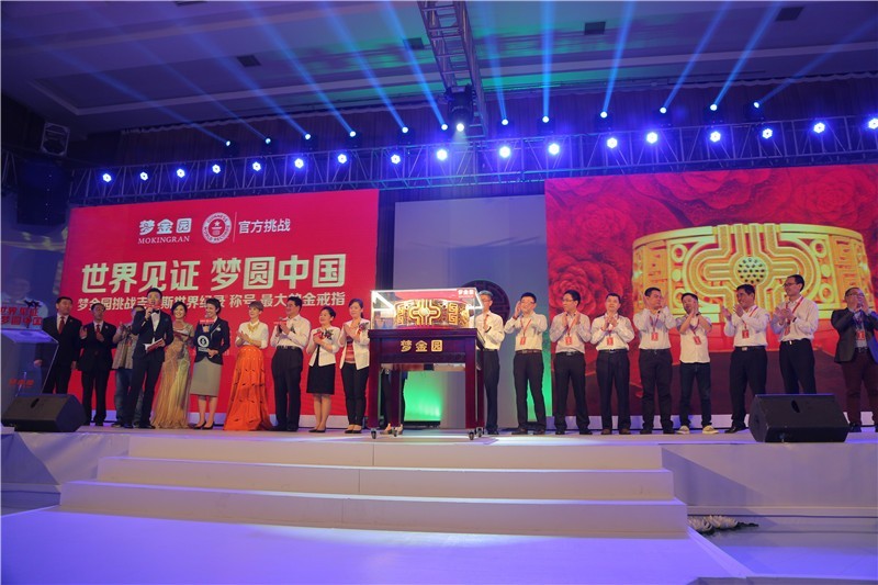 迪拜最大金戒指价值多少钱,世界最大最纯黄金戒指图片