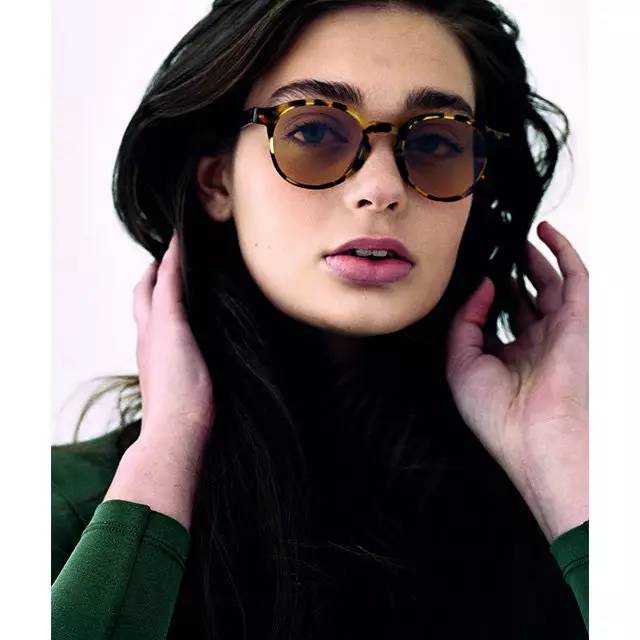 女士时尚太阳镜推荐哪款好看一点,今年最时髦的太阳镜款式