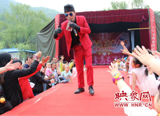 神灵寨人山人海,神灵寨端午狂欢