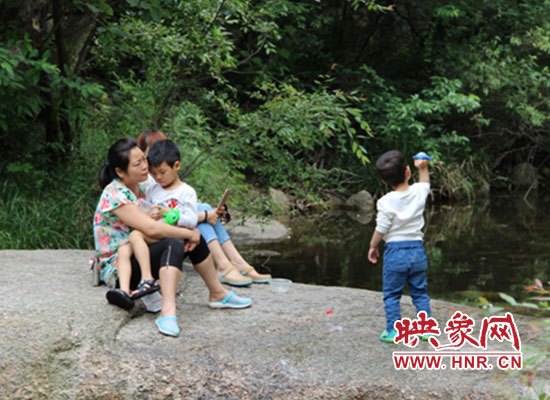 神灵寨人山人海,神灵寨端午狂欢