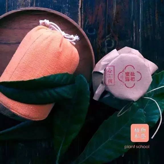 江南碧苍苍，五月枇杷黄